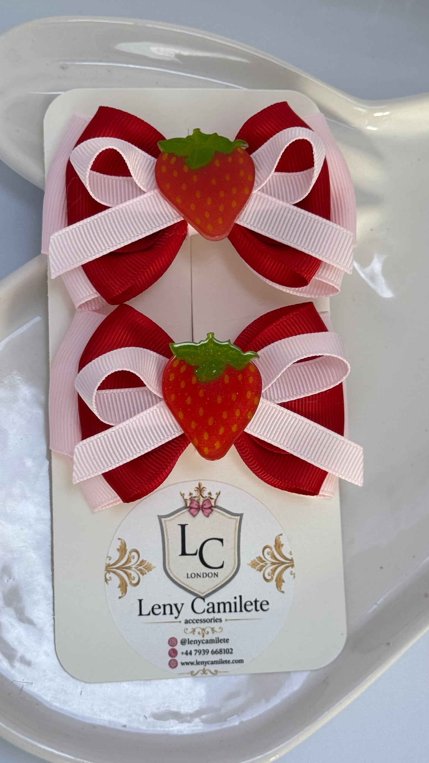 Strawberry themed clip Red/pink