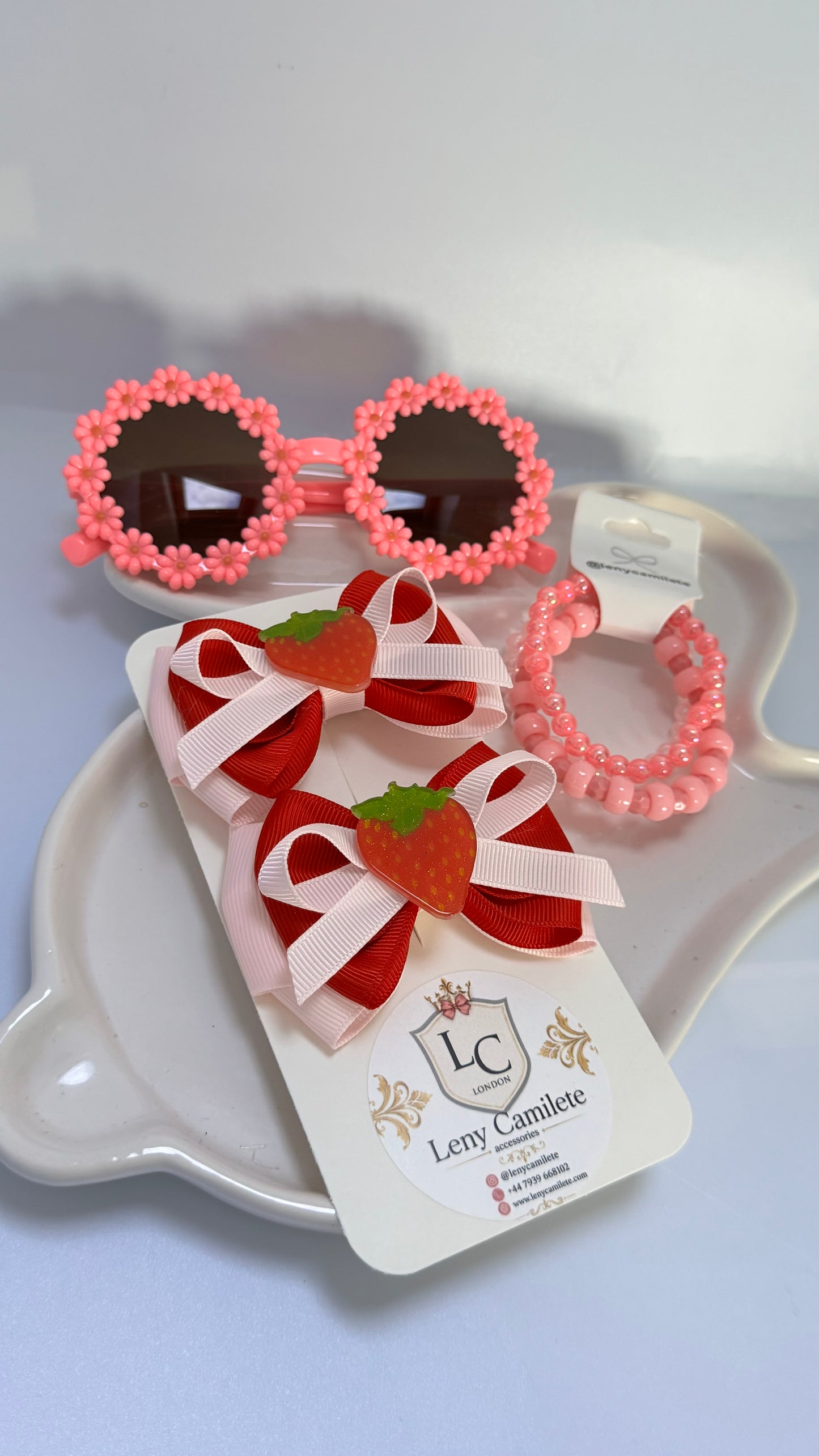 Strawberry themed clip Red/pink